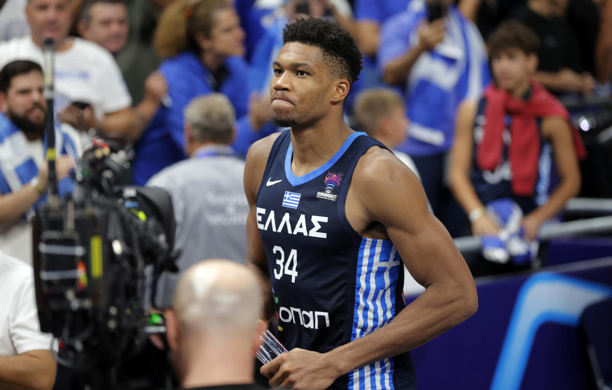 Giannis Antetokounmpo ejected for hard elbow as Germany eliminates Greece from EuroBasket - Yahoo Sports