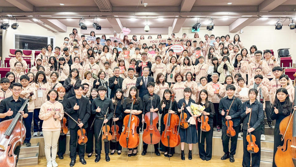 中學生入大學堂活動-師大音樂系絃樂團為偏鄉師生演出