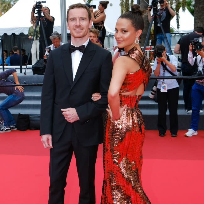 Michael Fassbender y Alicia Vikander en el festival de Cannes de 2022 credit:Bang Showbiz