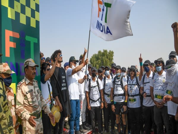 Kiren Rijiju and Vidyut Jammwal during the 200-km long 'Fit India Walkathon' flag-off (Photo/ Kiren Rijiju Twitter) 