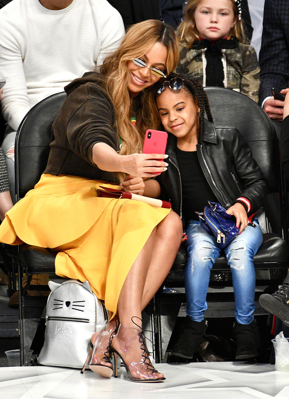 <p>Jay-Z’s lovely ladies took a selfie as they sat courtside at the NBA All-Star Game, held at the Staples Center in Los Angeles on Sunday. (Photo: Allen Berezovsky/Getty Images) </p>