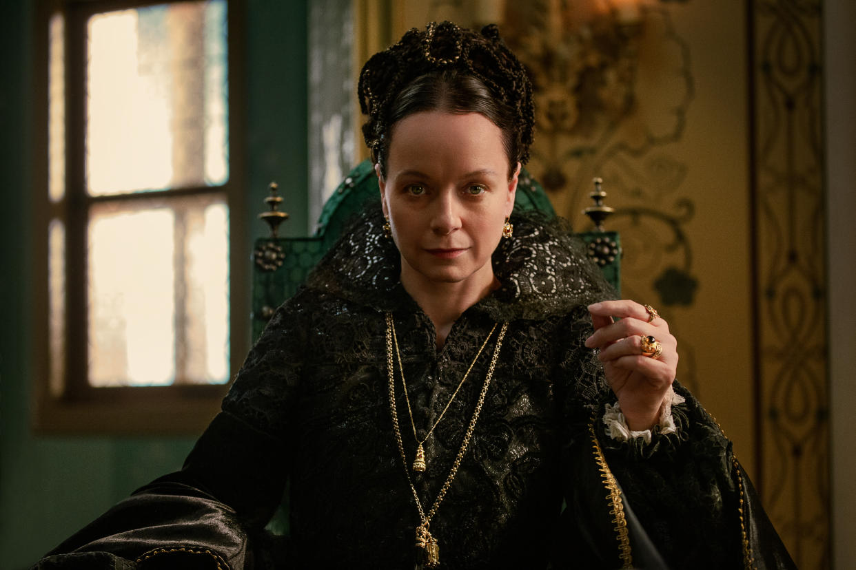 Catherine de Medici (Samantha Morton) in The Serpent Queen (Starzplay)