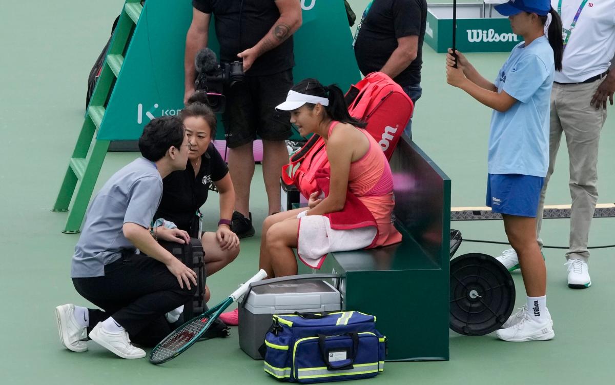 Emma Raducanu loses first set of Korea Open quarter-final – then retires with foot injury