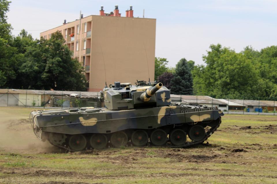 Ein zu Ausbildungszwecken genutzter Leopard 2 A4 auf einem Kasernengelände - Copyright: picture alliance/dpa | Gregor Mayer