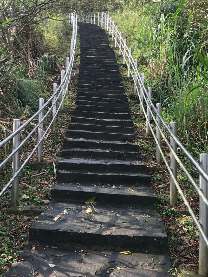  張愛晶特別提醒，民眾外出前，記得先查看人潮儀表板。（圖為林口濱海步道／新北市府提供）