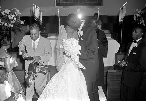 OAKLAND, CA - DECEMBER 09: Rose Swisher and her husband Bill Russell kiss during their wedding in Oakland, CA., on December 9, 1956. (Bill Young/San Francisco Chronicle via Getty Images)