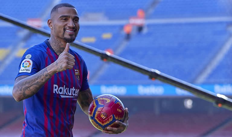 Kevin Prince Boateng con la camiseta del FC Barcelona