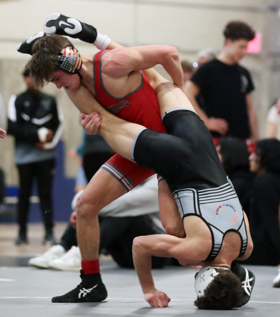 BBHVW's Nick Fortugno and Somers Ethan Steuber wrestle in the 108-pound weight class during the Westchester County wrestling championship at Yonkers High School Jan. 20, 2024. Fortugno won the match.