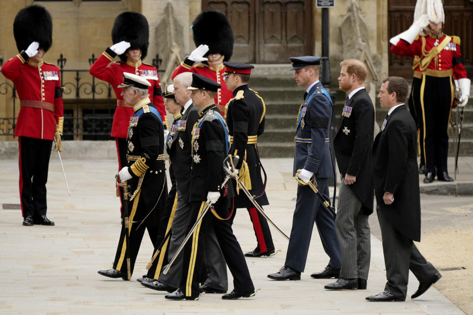 LONDON, ENGLAND – SEPTEMBER 19: King Charles III, Anne, Princess Royal, Prince Andrew, Duke of York, Prince Edward, Earl of Wessex, Prince William, Prince of Wales, Prince Harry, Duke of Sussex and Peter Phillips arrive at Westminster Abbey for the State Funeral of Queen Elizabeth II on September 19, 2022 in London, England. (Photo by Christopher Furlong/Getty Images)