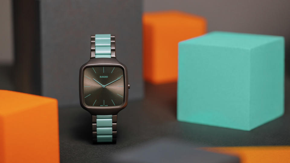 True Square Thinline Les Couleurs™ Le Corbusier in iron grey / slightly greyed English green. 