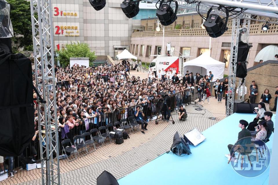 韓劇《18歲的瞬間》見面會吸引上千名粉絲擠滿現場。