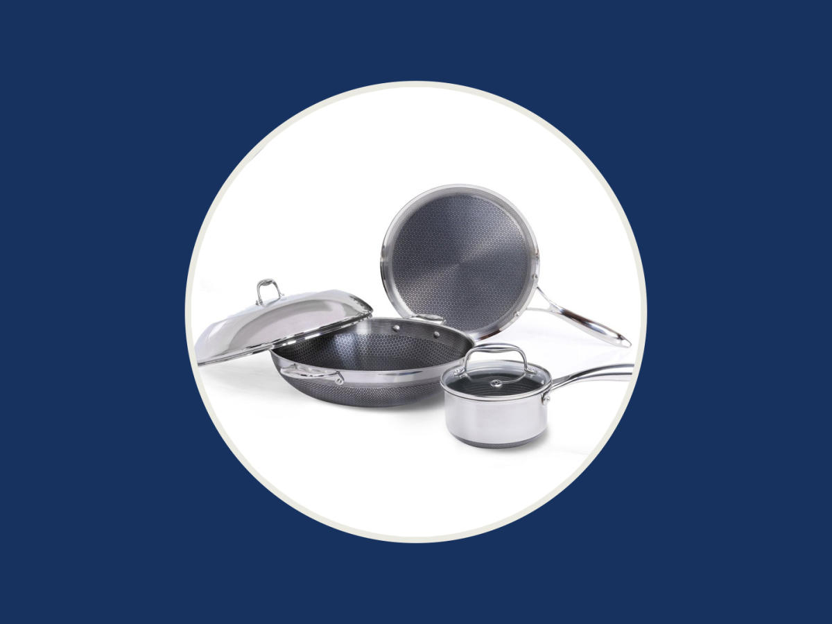 Win Gordon Ramsay's 13pc HexClad Hybrid Cookware Set!