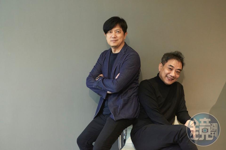 侯志堅（左）作曲的電影《老狐狸》主題曲〈鳥仔〉由導演蕭雅全（右）指名由「動力火車」主唱。