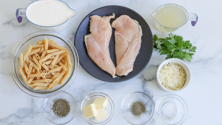 chicken Alfredo ingredients