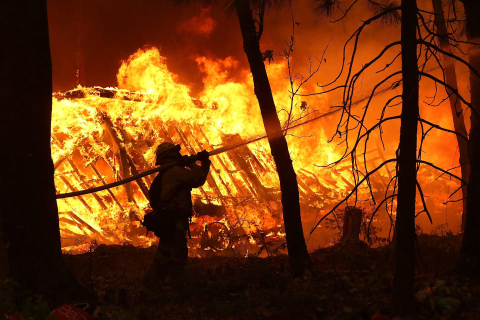 A firefighter battles the Camp fire on Nov. 9, 2018, in Magalia, California. (Photo: Justin Sullivan via Getty Images)