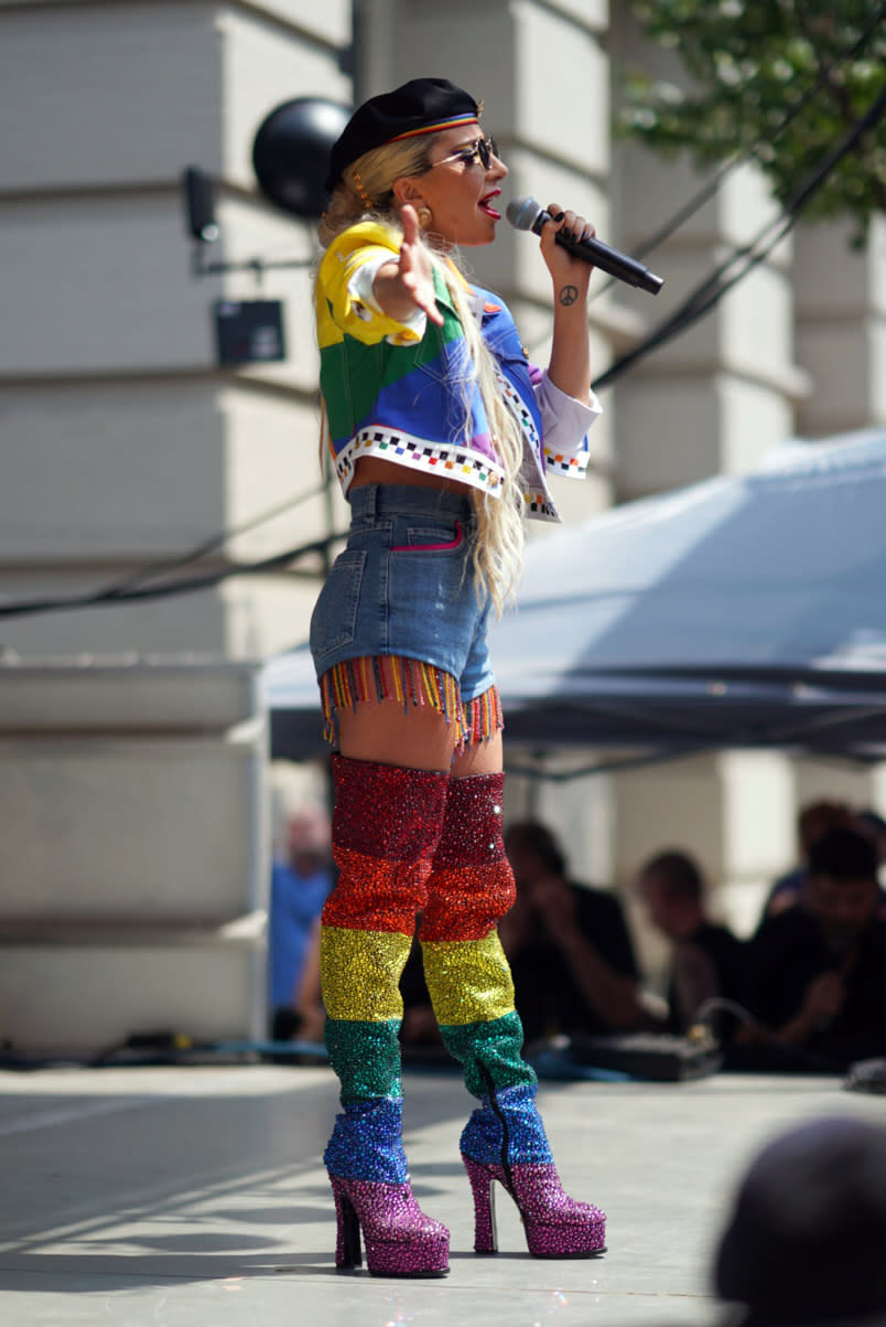 Lady Gaga auf der Bühne des Pride Live's 2019 Stonewall Day (Bild: Getty Images)