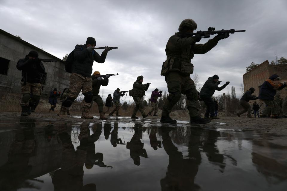 Ukrainian soldiers take part in military exercises