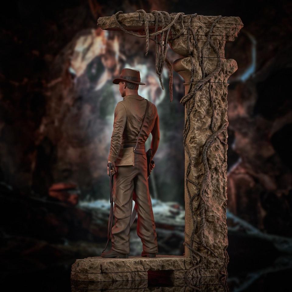 Indiana Jones and the Temple of Doom Gentle Giant statue back view