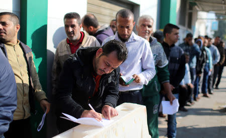 Palestinian Hamas-hired employees wait to receive full salaries for the first time in years, in the southern Gaza Strip November 9, 2018. REUTERS/Ibraheem Abu Mustafa