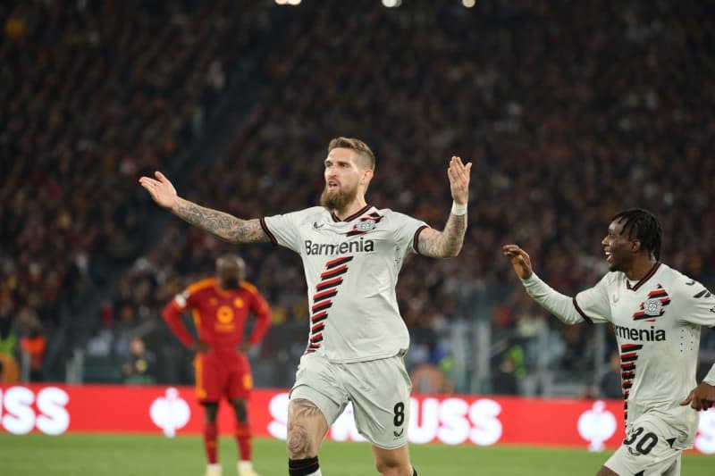 Leverkusen's Robert Andrich celebrates scoring his side's second goal during the UEFA Europa League semifinal first leg soccer match between AS Roma and Bayer 04 Leverkusen at the Olympic stadium. Fabio Sasso/ZUMA Press Wire/dpa