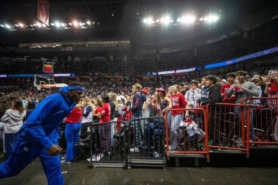 Oscar Tshiebwe and Kentucky lost a game at Gonzaga earlier this season, and the Bulldogs are playing in their eighth consecutive Sweet 16 this week.