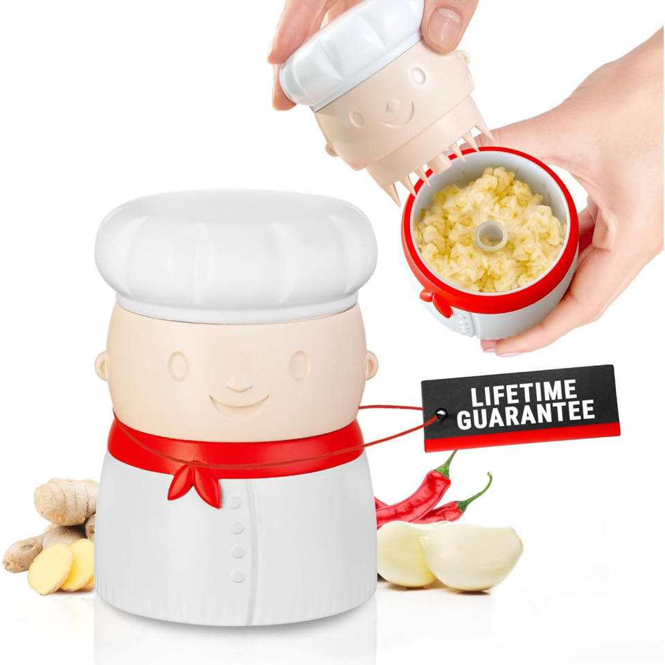 Sliq Garlic Crusher and Press with Peeler. (Photo: Amazon SG)