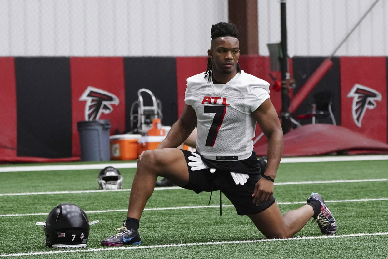 Atlanta Falcons rookie running back Bijan Robinson (7) will be a big part of the team's offense right away. (AP Photo/John Bazemore)