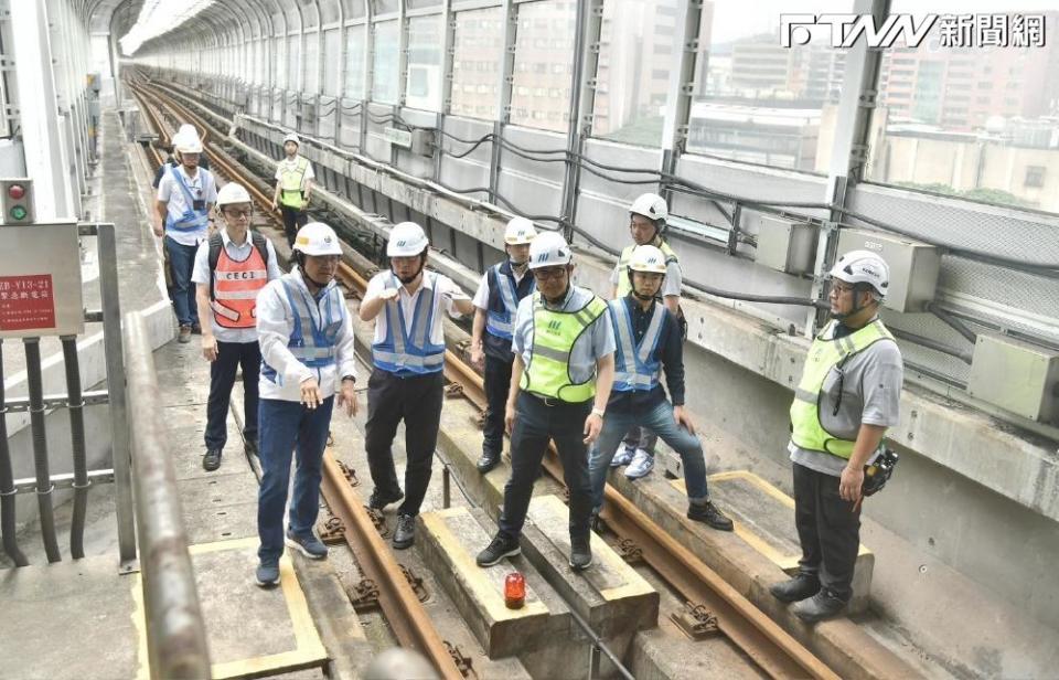 新北捷運局說明，環狀線受地震影響停駛，依受損狀況規劃三階段恢復營運，「復原工作須約1年以上」。（圖／新北市府）