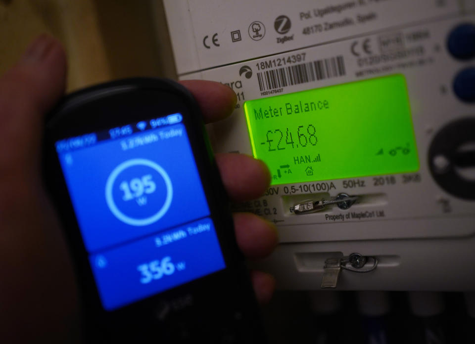 A handheld SSE smart meter for household energy usage amid the rising cost of living