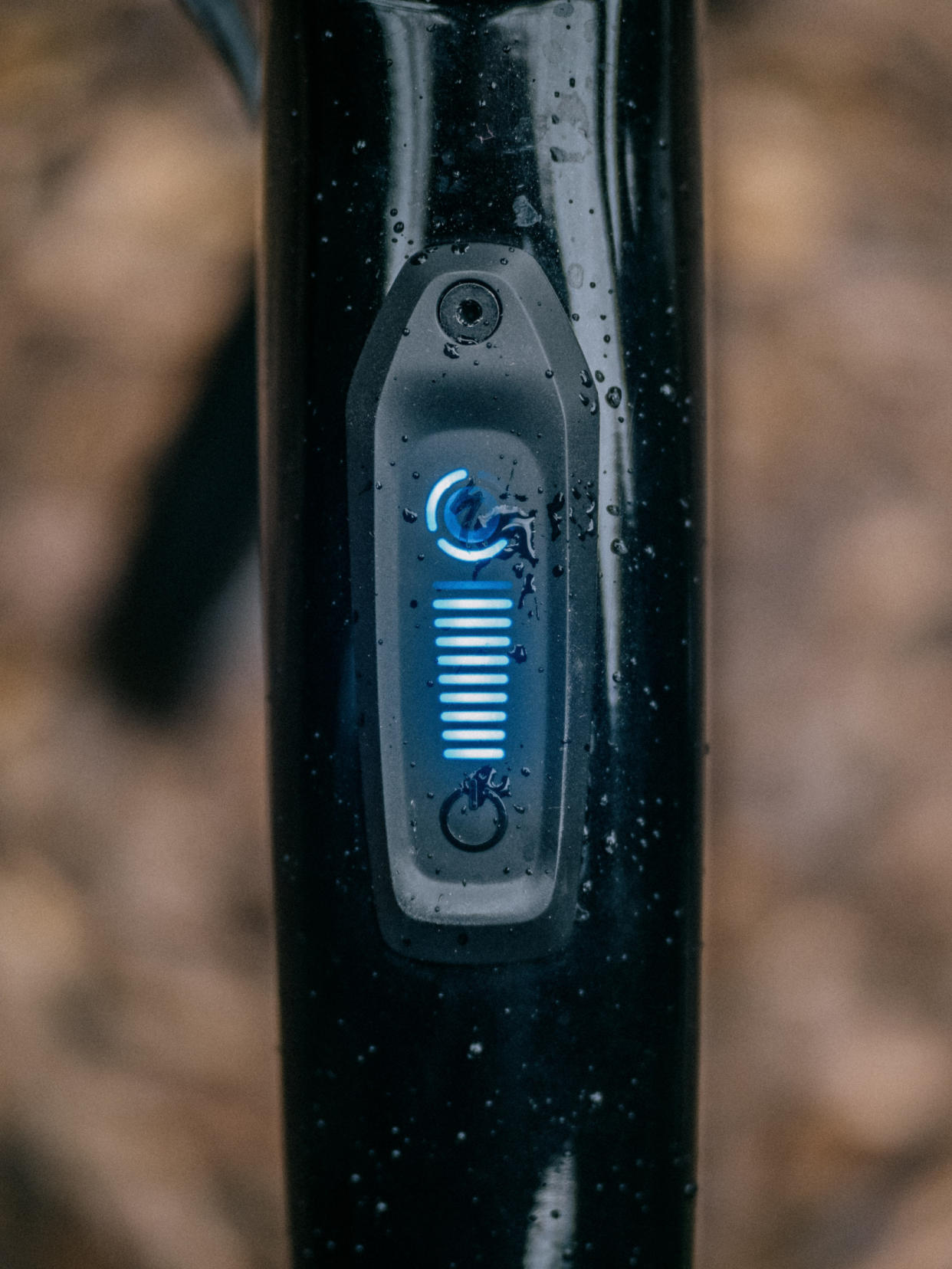 While the 5.0 models come with Specialized’s removable Turbo Connect Display, each model features this simple LED assist and battery display on the top tube.