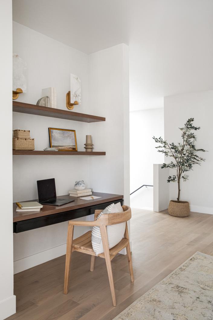 Lindye Galloway Studio is all about keeping the desk space organized and free of chaos.