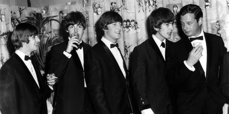 Bajo su tutelo, The Beatles se convirtió en un fenómeno mundial que trascendió a la música