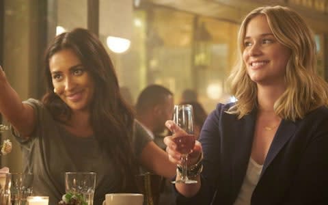 Beck (Elizabeth Lail) and Peach (Shay Mitchell)