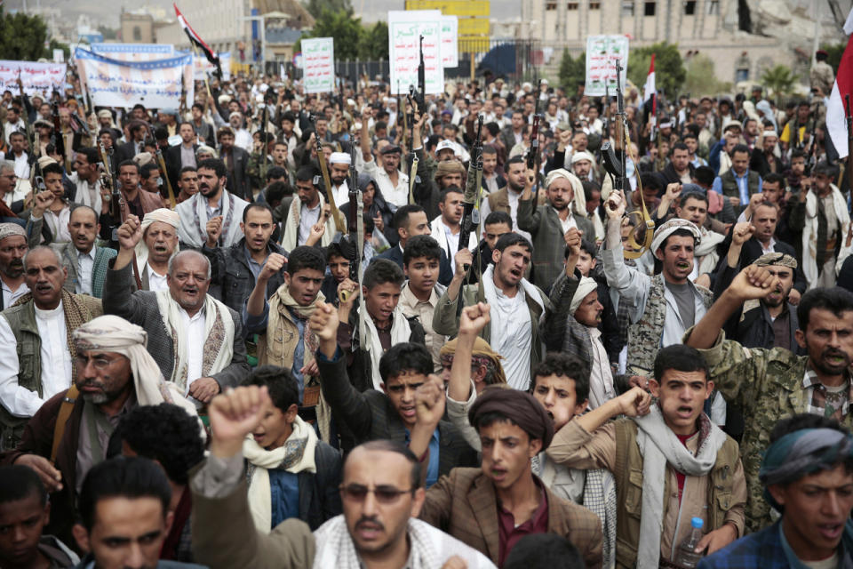 Shiite tribesmen rally in Sanaa