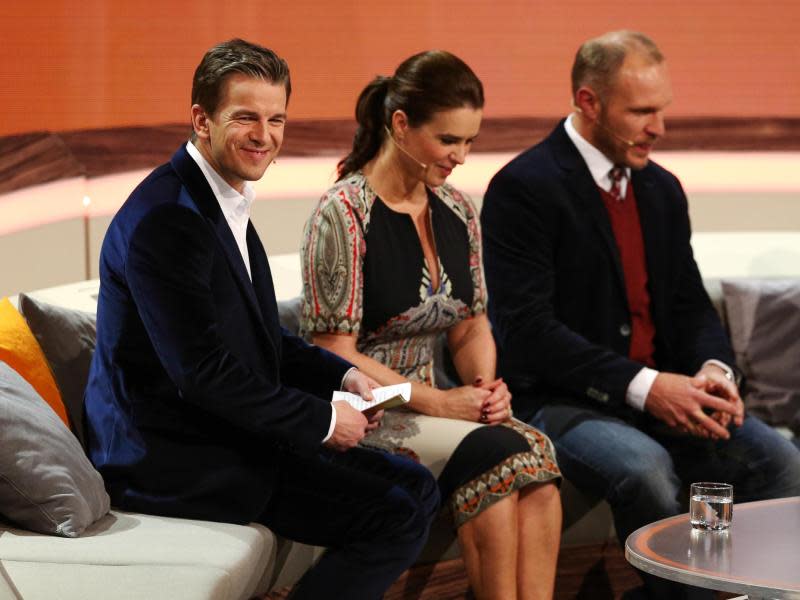 Markus Lanz (l-r),Katarina Witt und ExSkirennläufer Hermann Maier in Nürnberg. Foto: David Ebener