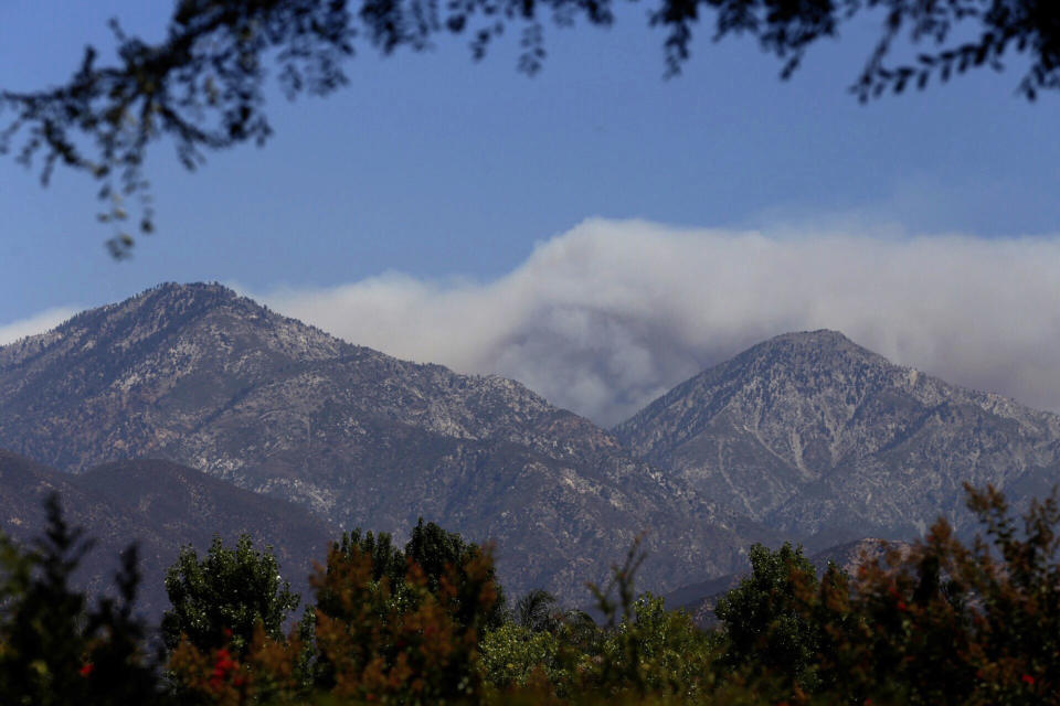 2Southern California wildfire forces evacuations