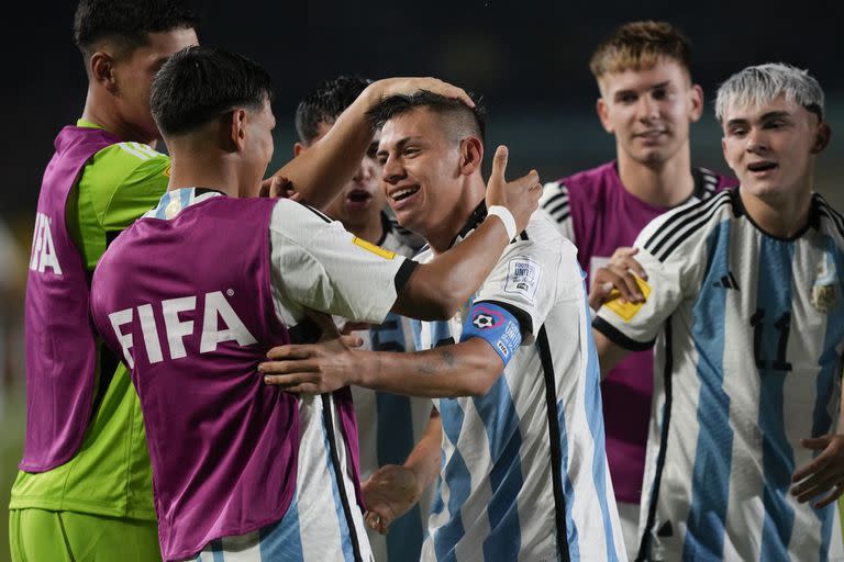 La selección argentina necesita ganar para no depender de ningún resultado y avanzar a octavos de final: viene en alza