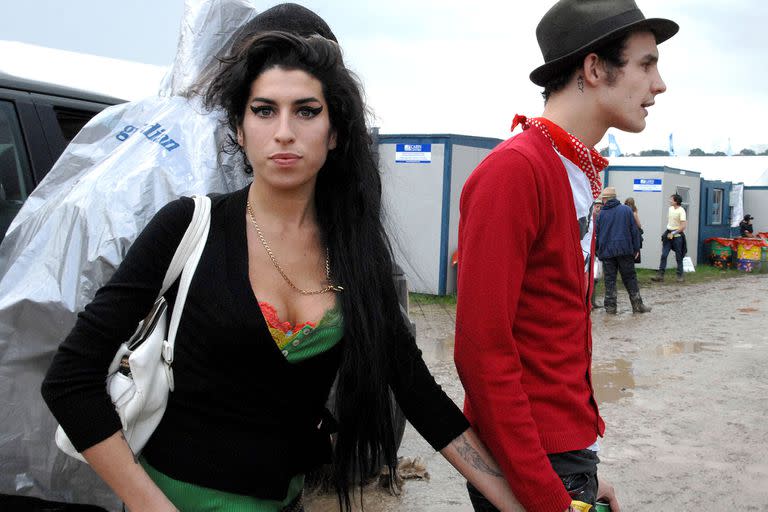 Amy Winehouse y su marido Blake Fielder-Civil en un recital