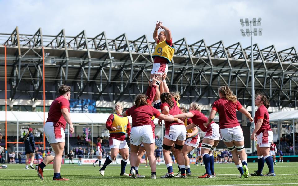 The Red Roses warm up