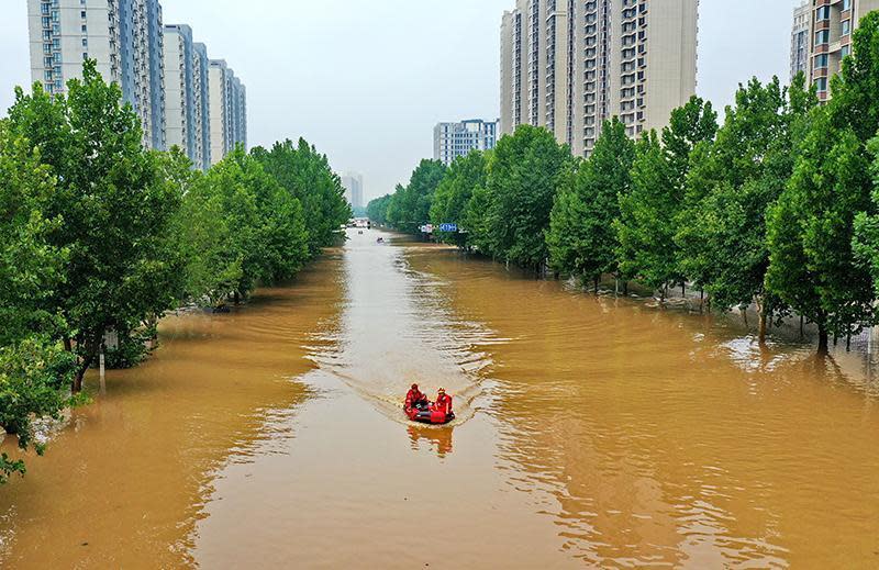 北京、河北地區遭受強降雨引發洪水，重創當地環境造成嚴重災情，各大企業紛紛伸出援手。（翻攝自中國國務院）