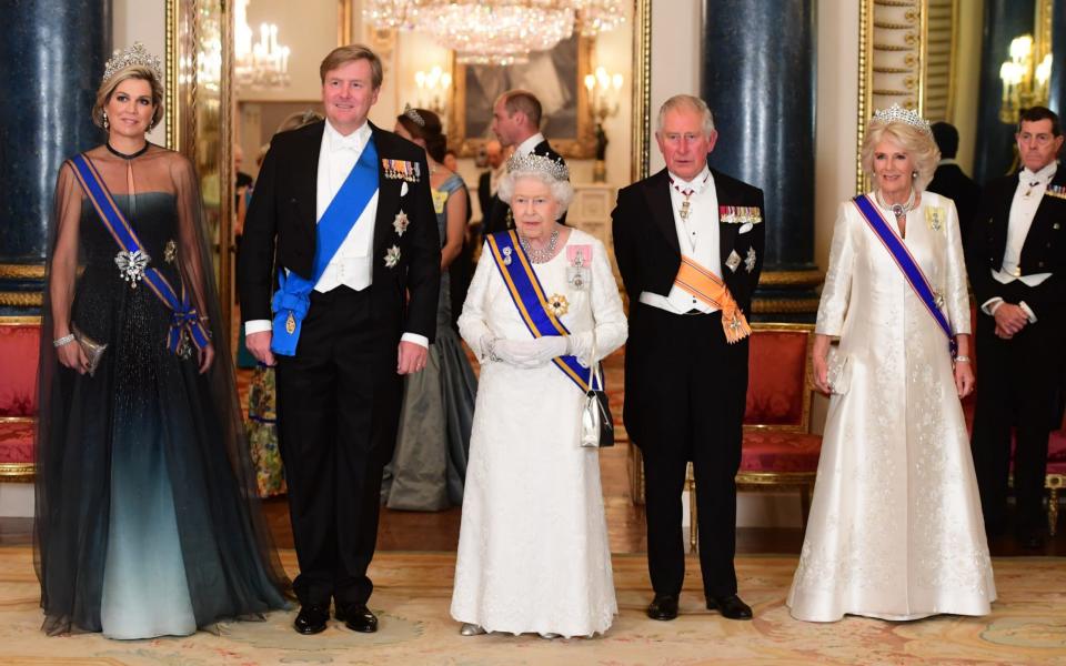 <p>El Palacio de Buckingham ofreció una cena en honor a la reina Máxima y su esposo, el rey Willem-Alexander en las que todas las féminas lucieron sus mejores tiaras. </p>