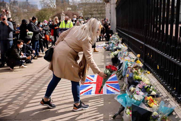 Las flores frente al Palacio de Buckingham, en London, tras el anuncio de la muerte del príncipe Felipe