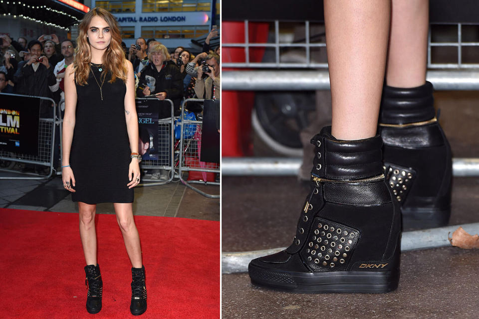 Cara Delevigne auf dem London Film Festival mit schwarzen Sneakern mit unsichtbarem Keilabsatz. (Bild: Getty Images)