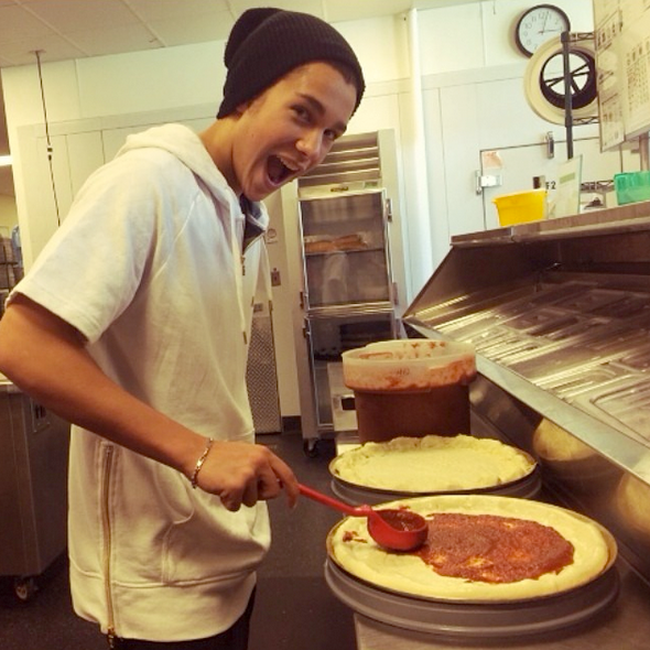 Singer Austin Mahone is such a fan of the dish that he made his own with a little help from corporate America. “Making some Pizza Hut pizza! Why am I so obsessed with pizza?” he captioned a 2014 photo from one of the chain’s kitchens. (Photo: Instagram)