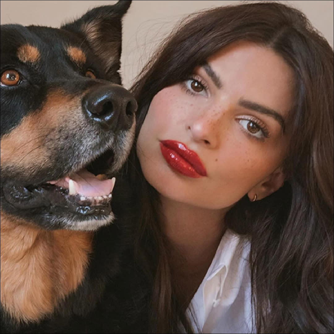  Emily Ratajkowski with her dog in an Hourglass cosmetics promo. 