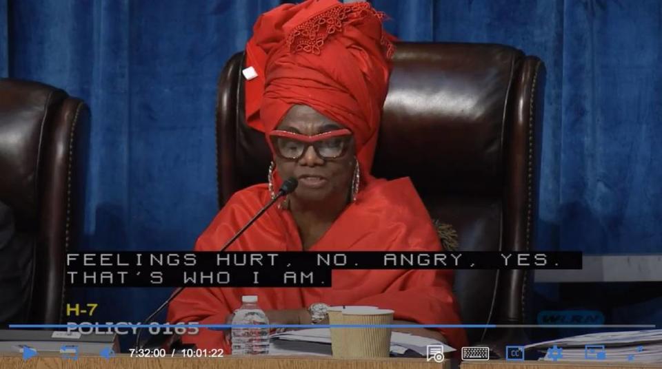 Dorothy Bendross-Mindingall, miembro de la Junta Escolar de Miami-Dade, vista durante la reunión de la junta del 17 de mayo de 2023.