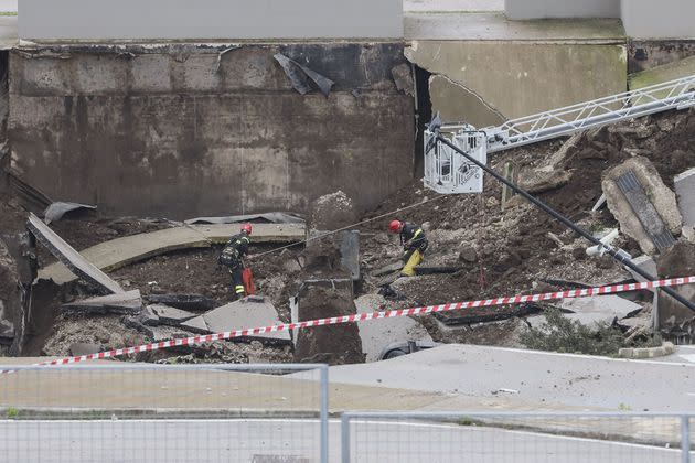 <p>Un gouffre énorme s'est ouvert vendredi matin dans le parking d'un hôpital de Naples, dans le sud de l'Italie.</p>