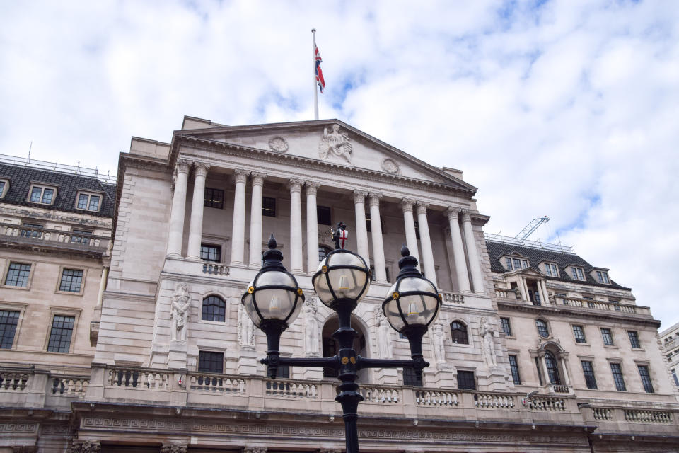 LONDON, UNITED KINGDOM - 2022/09/28: General view of the Bank of England in the City of London, the capital's financial district. Bank of England has announced an emergency 65 billion pound bond-buying programme to calm markets. (Photo by Vuk Valcic/SOPA Images/LightRocket via Getty Images)