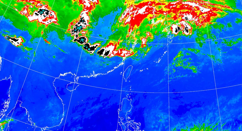 今（3日）台灣各地大多為晴到多雲，午後西半部、東北部山區有零星短暫陣雨，清晨至上午中南部地區亦有零星短暫陣雨。（圖取自中央氣象署網站）