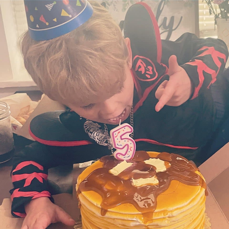 El pastel del quinto cumpleaños del pequeño Jonas. (Reddit/WildfireSmile/Tiffany Holloway)